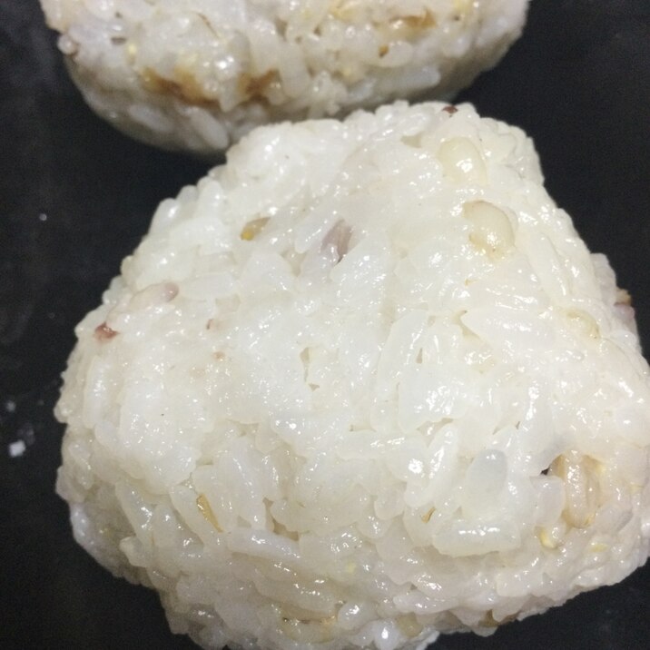 味噌マヨネーズの卵でおにぎり